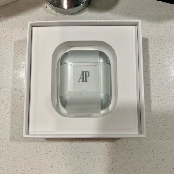 Audemars Piguet Royal Oak AirPods - Picture 3 of 7